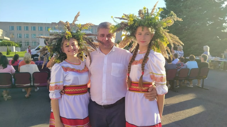 Душистый чаек да свежий медок. Душистый чаек да свежий медок.